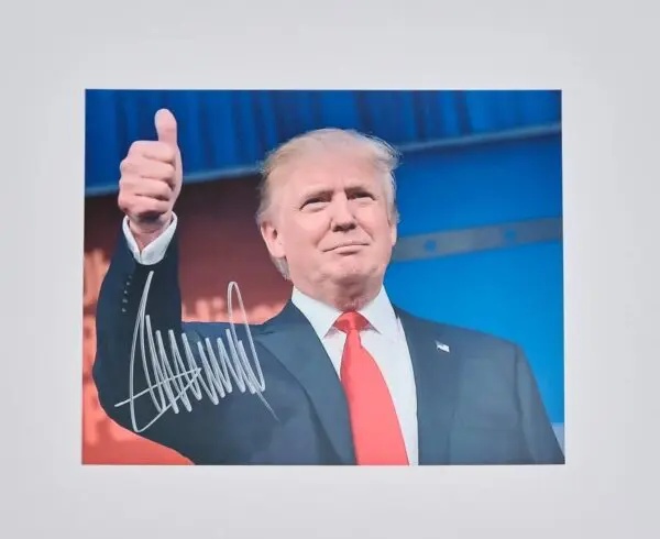 President Donald Trump Autographed 10x8 Photo