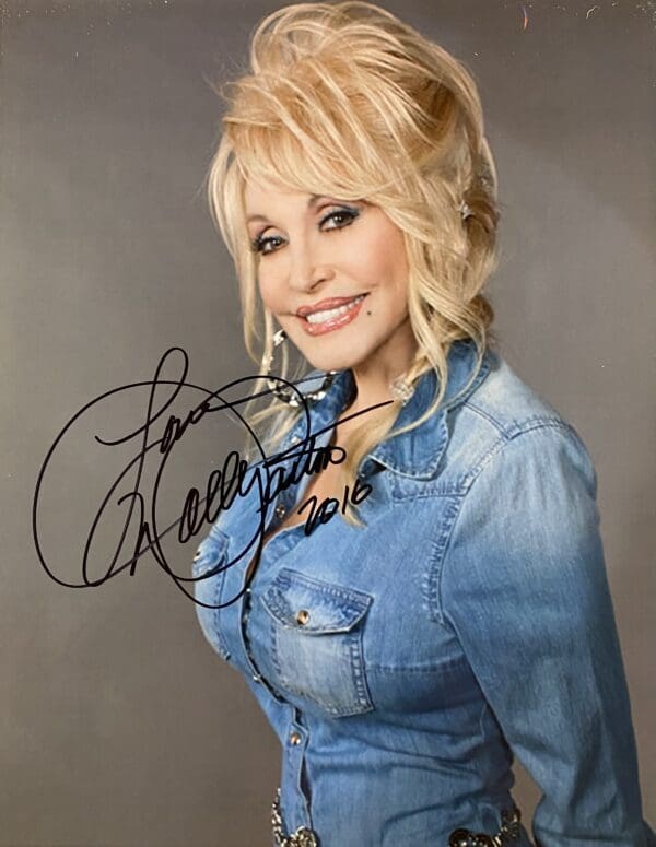 "Dolly Parton" Autographed 8x10 Photo