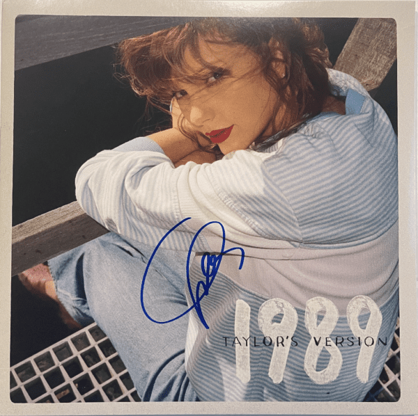 "Taylor Swift" Signed Album "1989"