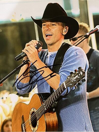 "Kenny Chesney" Autographed 8x10 Photo
