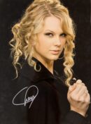 "Taylor Swift" Autographed 8x10 Photo