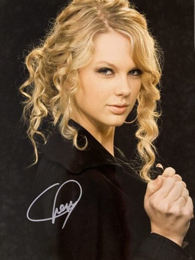 "Taylor Swift" Autographed 8x10 Photo