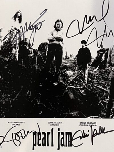"Pearl Jam" Autographed 10x8 Photo