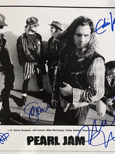 "Pearl Jam" Autographed 10x8 Photo