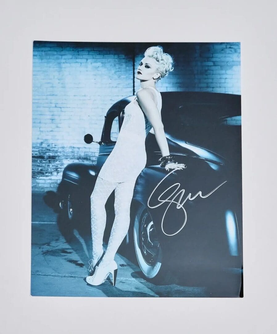 "Gwen Stefani" Autographed 8x10 Photo
