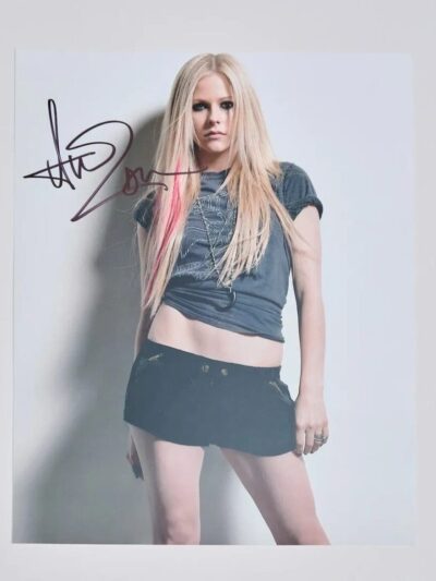 "Avril Lavigne" Autographed 8x10 Photo