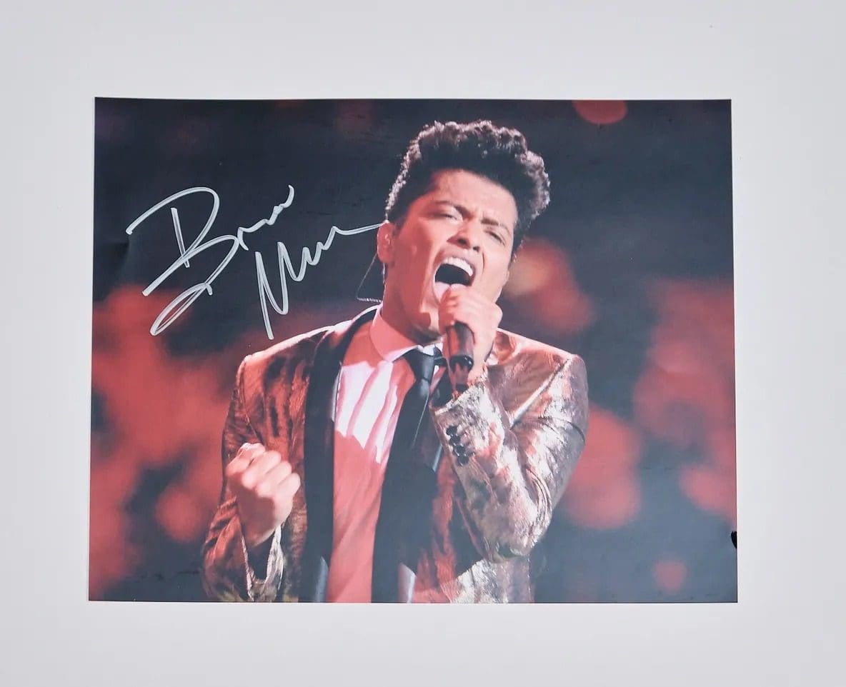 "Bruno Mars" Autographed 10x8 Photo